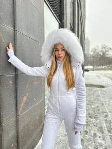 белый