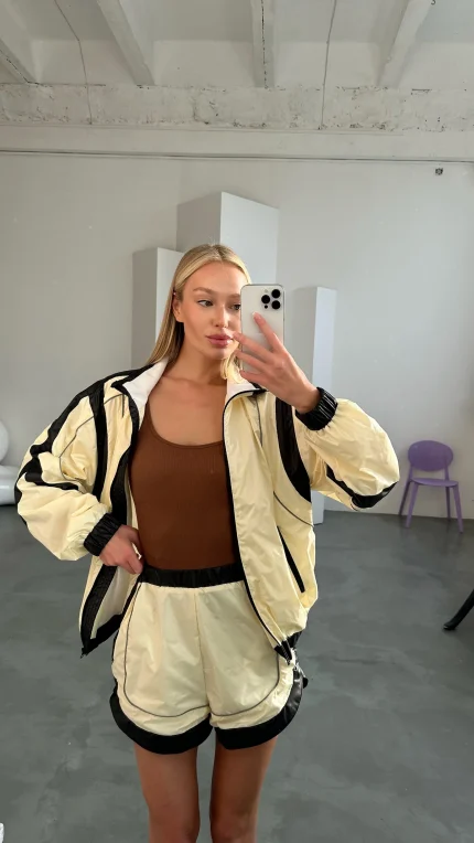 Женский костюм ветровка+шорты